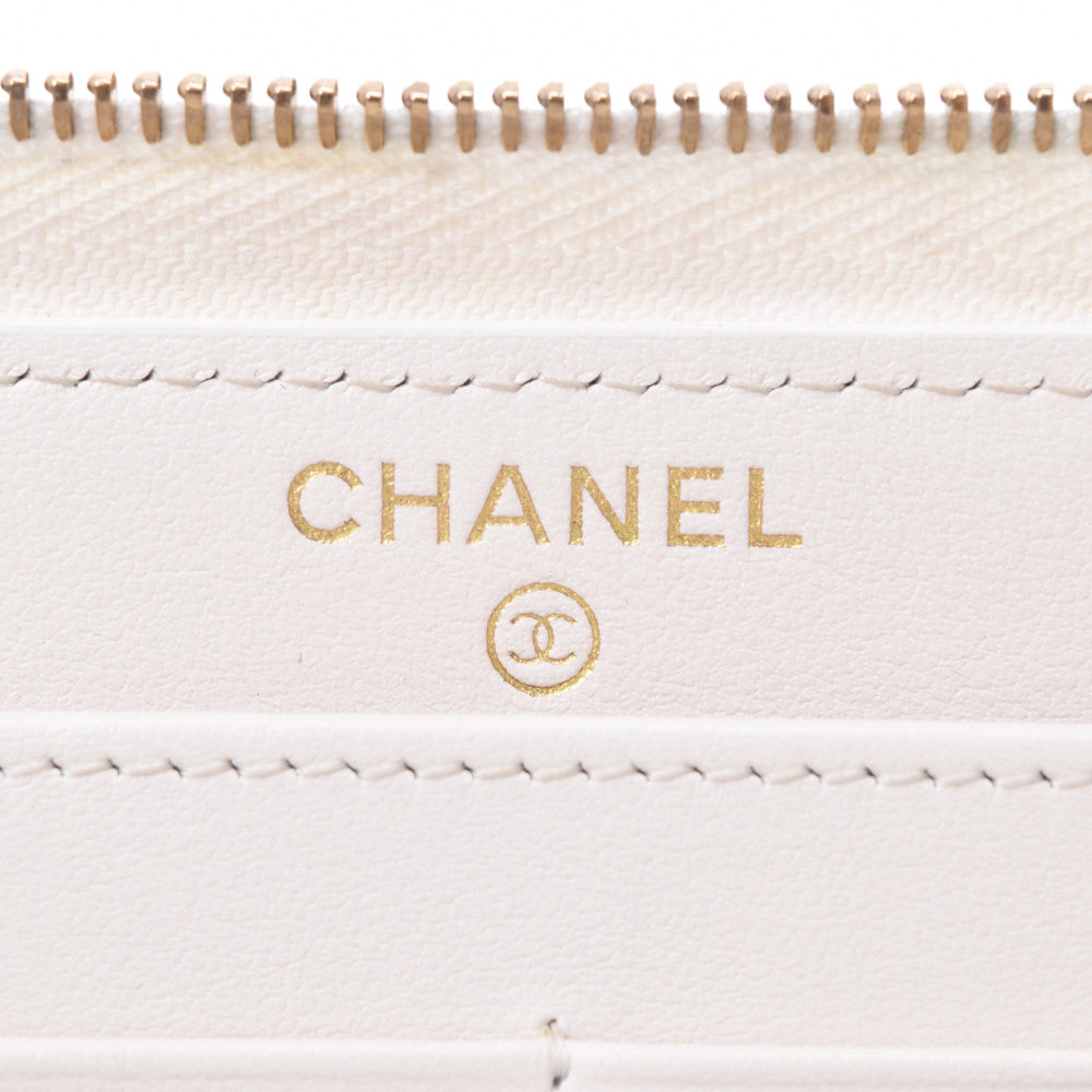 シャネルクラシック ロングジップウォレット 白 ゴールド金具