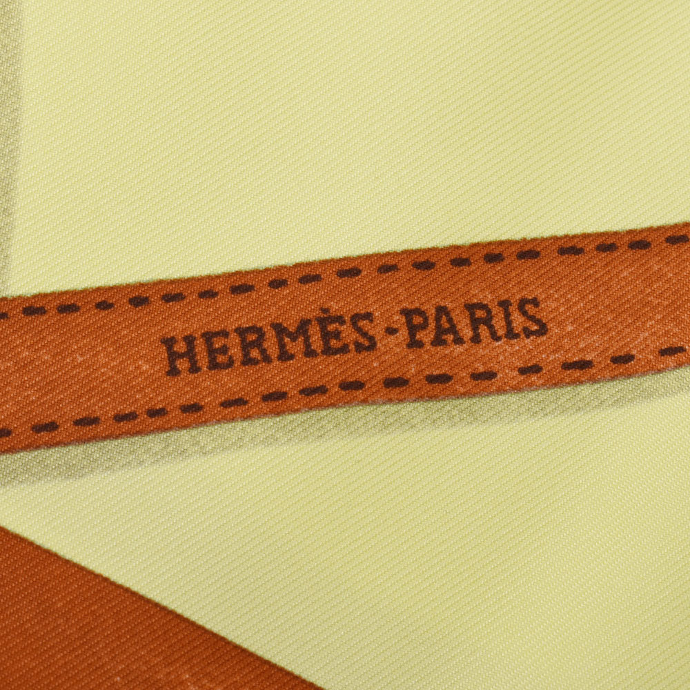HERMES　カレ90 新品　額装　 ATTRAPE TES REVES HERMES ATTRAPE TES REVES Twill Silk Carre 90 x 90 cm, New with