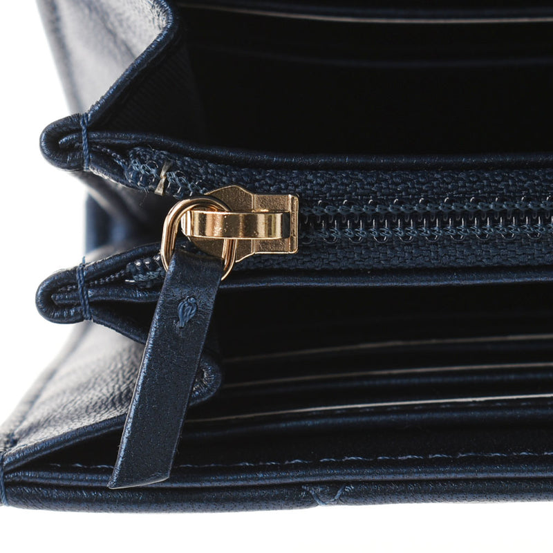 シャネルボーイシャネル 二ツ折長財布 メタリックブルー ゴールド金具 