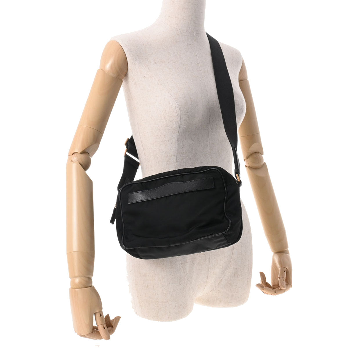 プラダ 黒 ゴールド金具 レディース ナイロン ショルダーバッグ