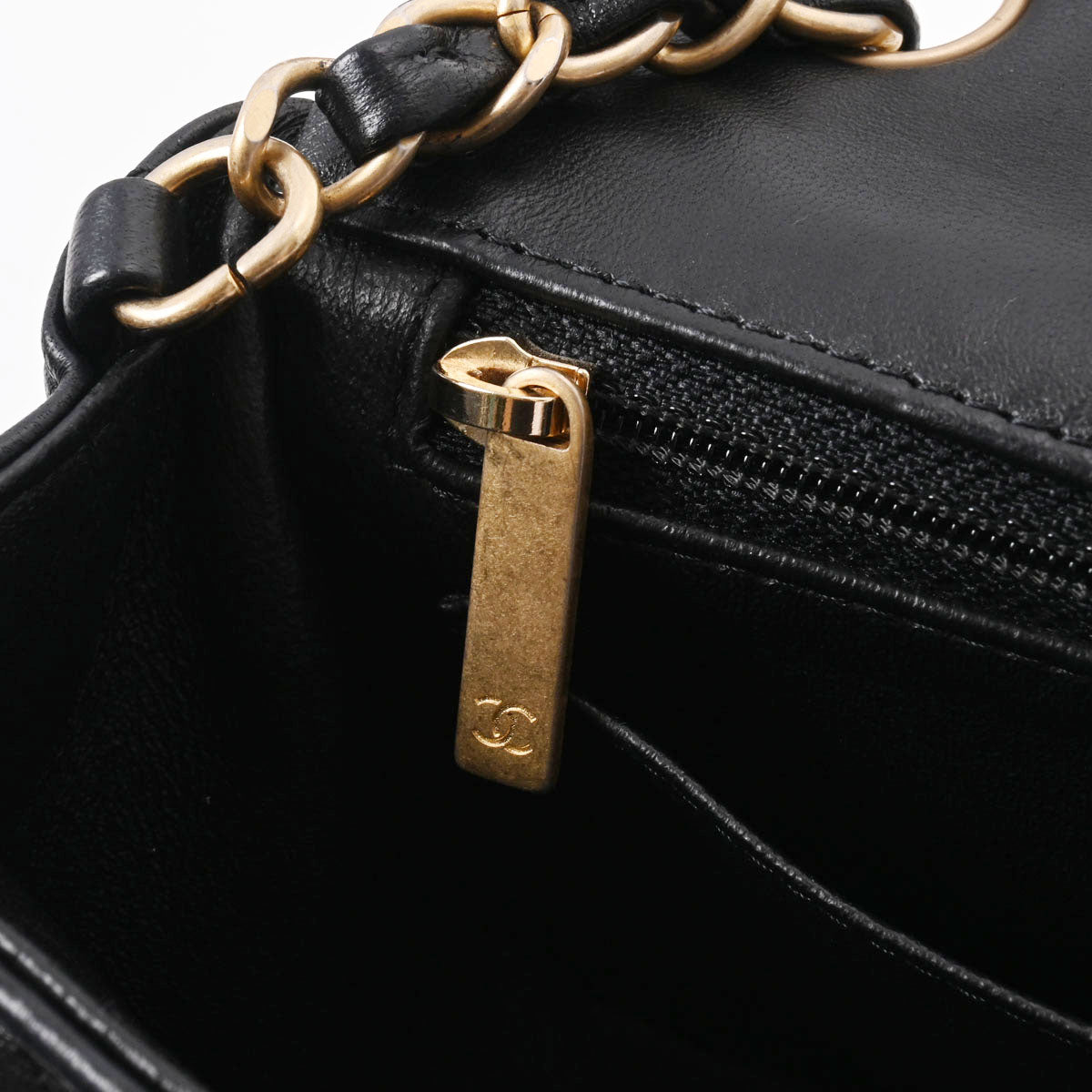シャネルミニマトラッセ チェーンショルダーバッグ 黒 ゴールド金具