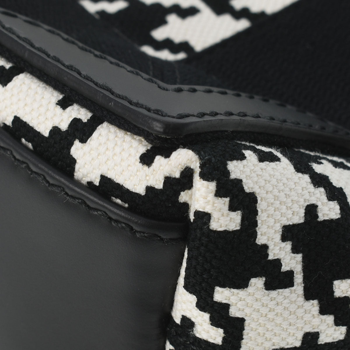 バレンシアガ　ハンドバッグ　ネイビーカバス　千鳥格子　ポーチ付　ロゴ バレンシアガ ハンドバッグ ネイビーカバス 千鳥格子 ポーチ付 ロゴ