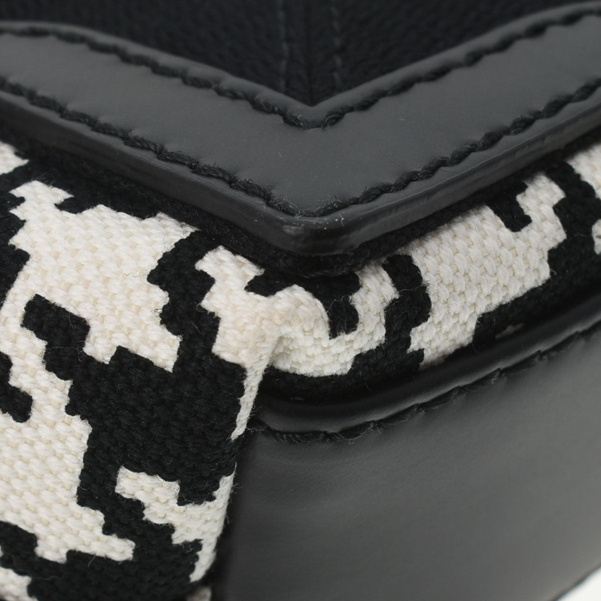 バレンシアガ　ハンドバッグ　ネイビーカバス　千鳥格子　ポーチ付　ロゴ バレンシアガ ハンドバッグ ネイビーカバス 千鳥格子 ポーチ付 ロゴ