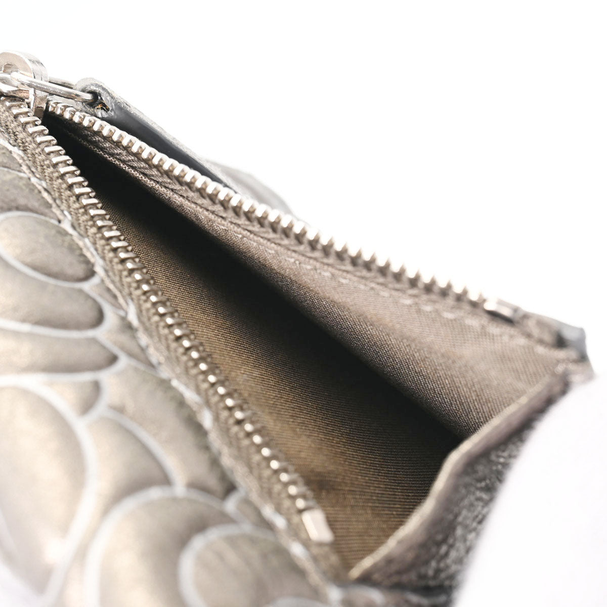 シャネル 42983 メタリック シルバー金具 レディース レザー 三つ折り