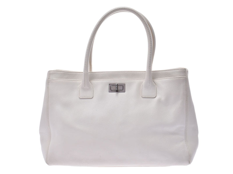 Chanel discount reissue white