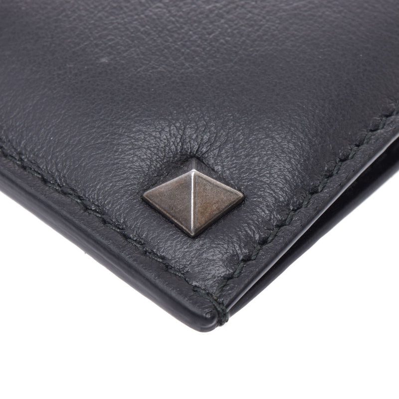 Valentino Garavani证件夹，带ID包饰钉黑色中性皮革通行证盒使用