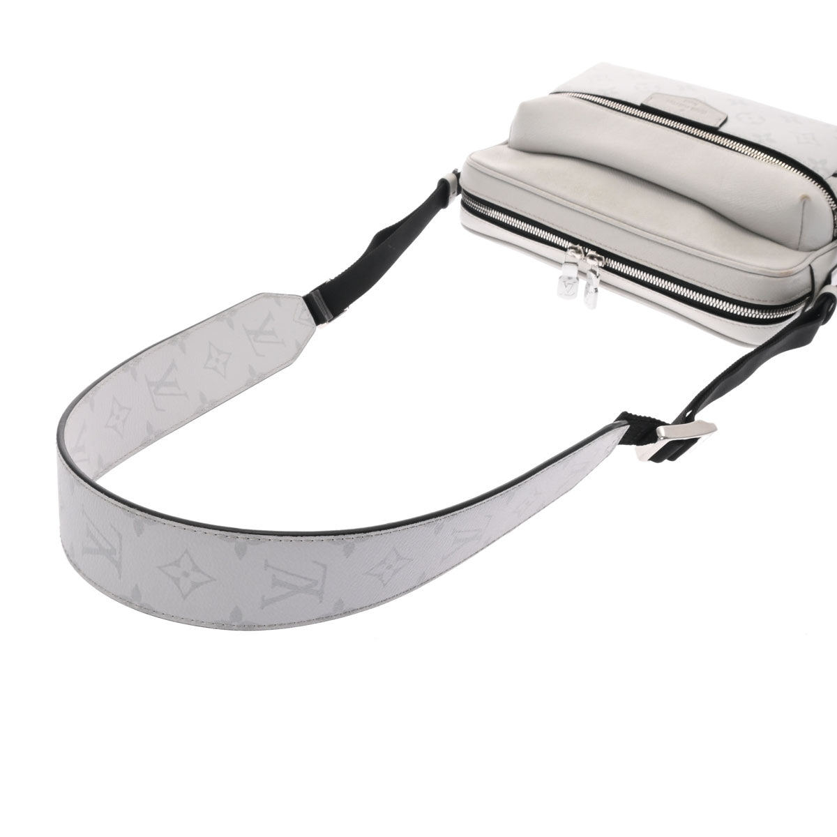 ヴィトン タイガラマ アウトドアメッセンジャーPM M30243 808000611569000-3_1200x.jpg?v=