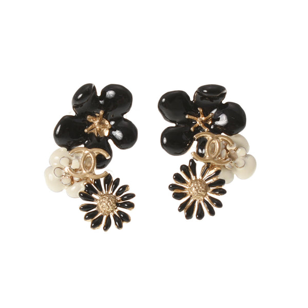 CHANEL Chanel Camelia Motif 2010 Model Black Ladies Earrings A Rank used Ginzo